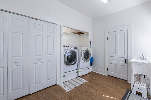 618 N Penelope St, Belton, TX 76513 - laundry area featuring washing machine and dryer and wood finished floors