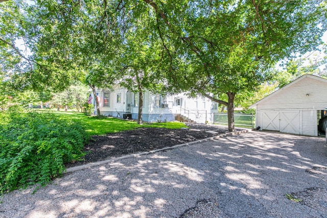 618 N Penelope St, Belton, TX 76513 - view of front of property featuring an outbuilding and a garage