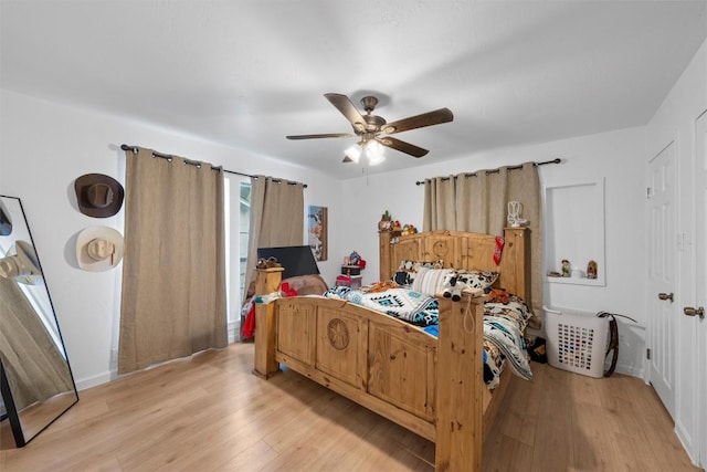 1211 S 17th St, Temple, TX 76504 - bedroom with light wood-style flooring and ceiling fan
