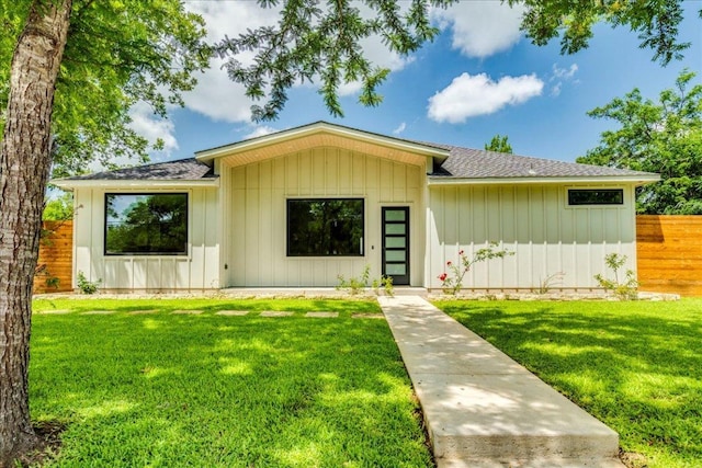 1215 Howard St, Taylor, TX 76574 - photo 1