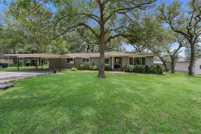 112 Louisiana Ave, New Braunfels, TX 78130 - ranch-style house featuring driveway, a carport, and a front yard