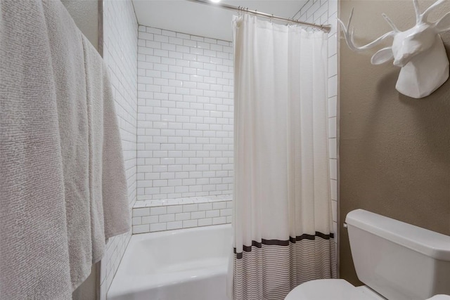 112 Louisiana Ave, New Braunfels, TX 78130 - full bath featuring shower / bathtub combination with curtain and a textured wall
