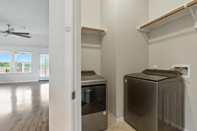 337 Spiny Lizard Ln, San Marcos, TX 78666 - washroom featuring washing machine and clothes dryer, a ceiling fan, and light wood-style flooring