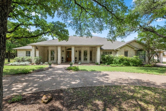 2905 Post River Rd, Cedar Park, TX 78613 - ranch-style house featuring a front yard