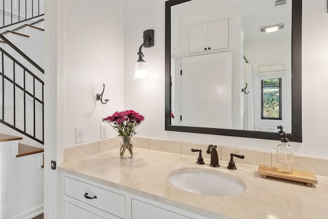 205 Hi Ridge Rd, Horseshoe Bay, TX 78657 - full bathroom with vanity