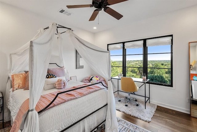 205 Hi Ridge Rd, Horseshoe Bay, TX 78657 - bedroom with wood finished floors, an office area, ceiling fan, and recessed lighting