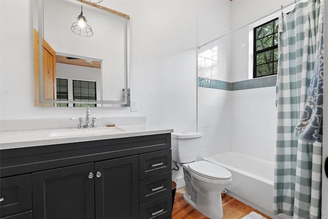 415 Balch Rd, Elgin, TX 78621 - full bath featuring wood finished floors, vanity, and shower / bathtub combination with curtain