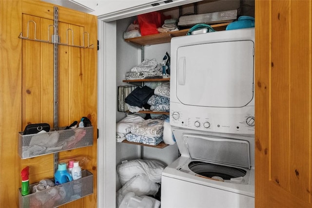 415 Balch Rd, Elgin, TX 78621 - laundry area with stacked washing machine and dryer