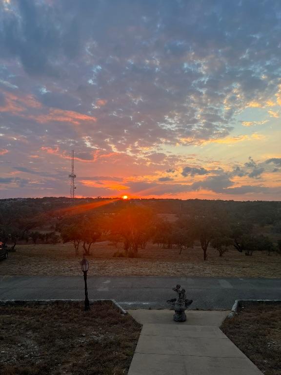 360 Sunset Rdg, Liberty Hill, TX 78642 - photo 40