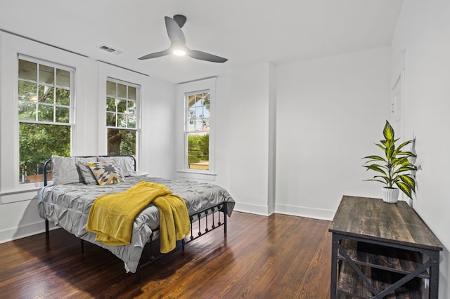 607 W 32nd St, Austin, TX 78705 - bedroom with wood finished floors and a ceiling fan