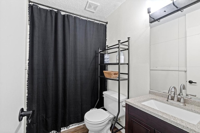 8104 Bronco Ln, Lago Vista, TX 78645 - full bathroom featuring vanity, a textured ceiling, and curtained shower