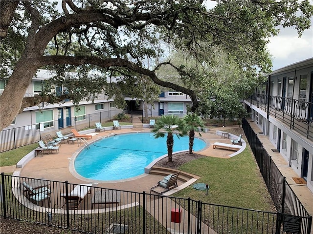 1210 Windsor Rd Unit 113, Austin, TX 78703 - community pool with a patio area