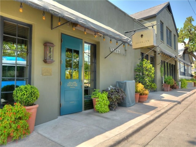 1210 Windsor Rd Unit 113, Austin, TX 78703 - entrance to property with stucco siding