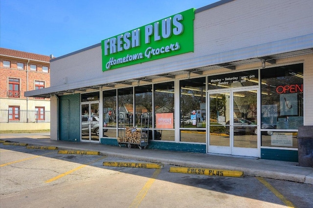 1210 Windsor Rd Unit 113, Austin, TX 78703 - view of property featuring uncovered parking