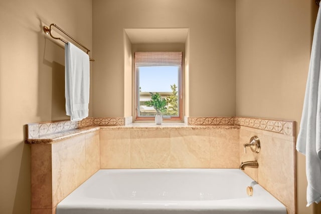 913 Taulbee Ln, Austin, TX 78757 - full bathroom featuring a garden tub