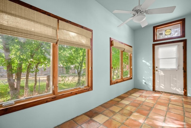 913 Taulbee Ln, Austin, TX 78757 - entrance foyer with a ceiling fan