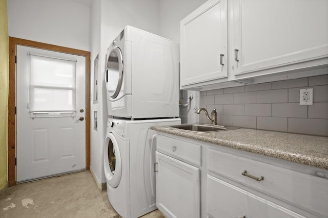 913 Taulbee Ln, Austin, TX 78757 - laundry room featuring estacked washer and dryer and cabinet space