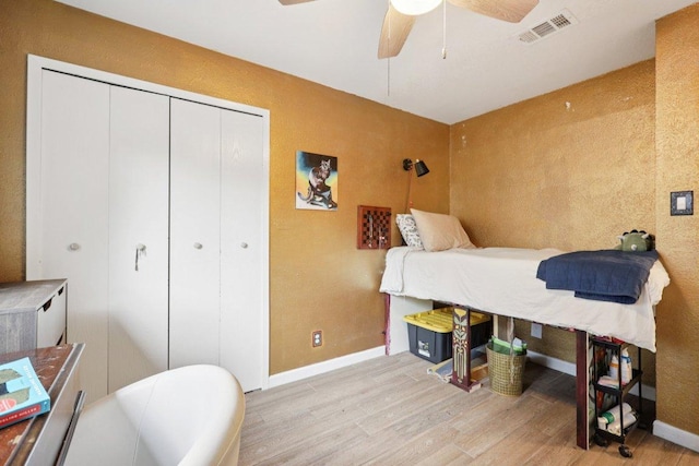 6803 Moonmont Dr, Austin, TX 78745 - bedroom with wood finished floors, a closet, and a ceiling fan