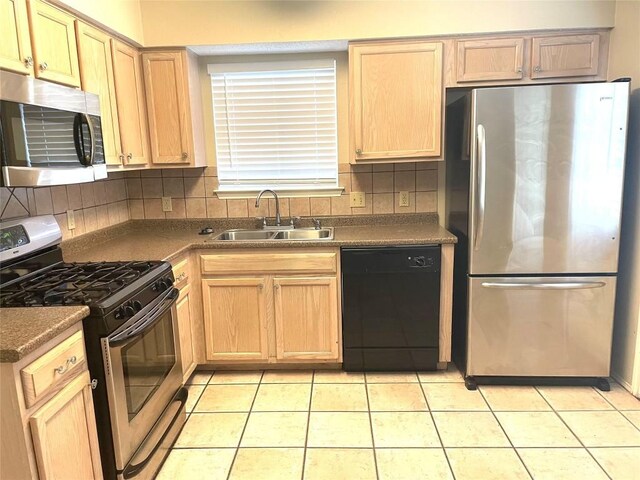 8501 Bismark Cv, Austin, TX 78745 - kitchen featuring stainless steel appliances, dark countertops, tasteful backsplash, and light brown cabinetry