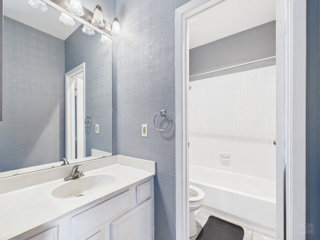 2901 San Jacinto Blvd Unit 110, Austin, TX 78705 - full bath featuring vanity, bathtub / shower combination, and a textured wall