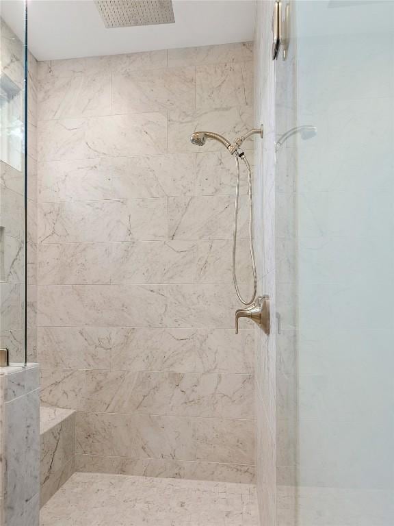 2005 Palo Duro Rd, Austin, TX 78757 - bathroom featuring a tile shower