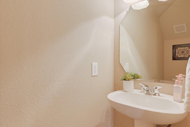 10320 Hansa Cv, Austin, TX 78739 - bathroom featuring a sink