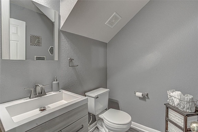 2712 Kickapoo Cavern Dr, Pflugerville, TX 78660 - bathroom with vanity and a textured wall