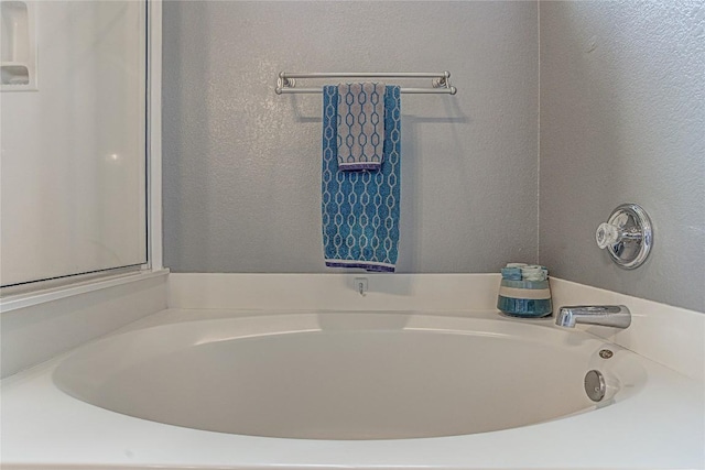 2712 Kickapoo Cavern Dr, Pflugerville, TX 78660 - bathroom with a bath