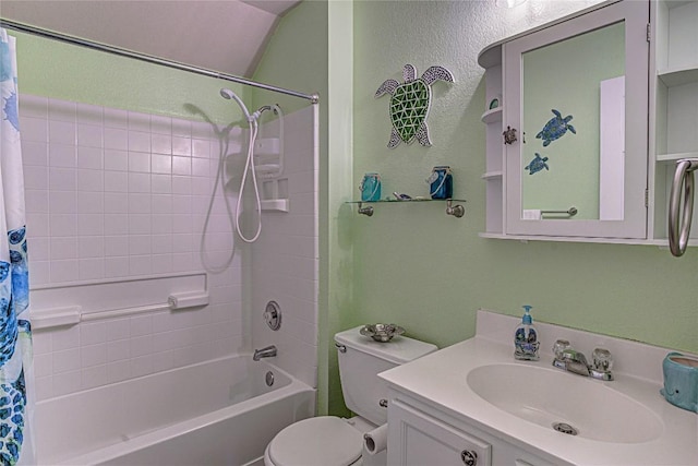 2712 Kickapoo Cavern Dr, Pflugerville, TX 78660 - full bath featuring shower / tub combo with curtain and vanity