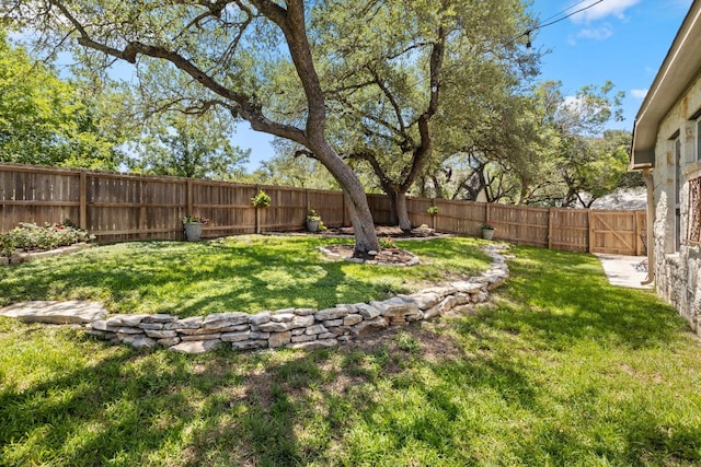 4 Country Ct, Wimberley, TX 78676 - view of fenced backyard