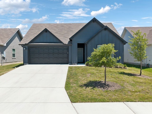 1004 Norway, Seguin, TX 78155 - single story home with board and batten siding, an attached garage, driveway, and a front lawn