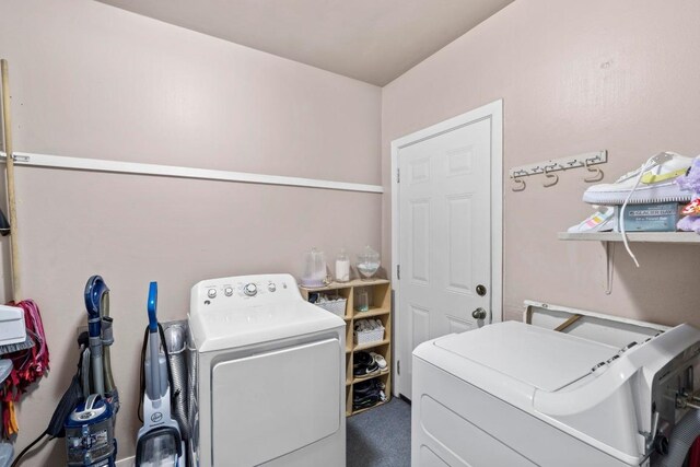11907 Oak Trl, Austin, TX 78753 - laundry room with washing machine and dryer