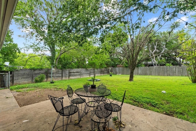 11907 Oak Trl, Austin, TX 78753 - fenced backyard with a patio area and outdoor dining area