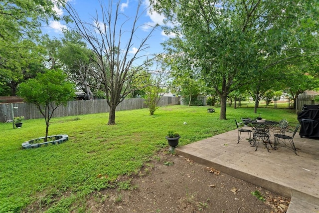 11907 Oak Trl, Austin, TX 78753 - fenced backyard featuring a patio area
