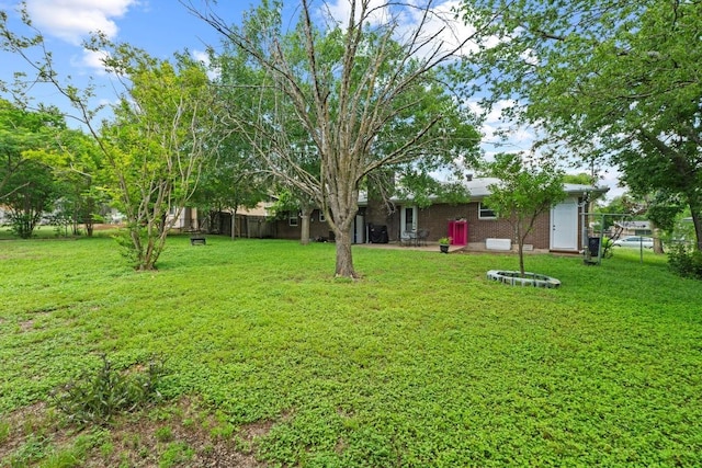11907 Oak Trl, Austin, TX 78753 - view of yard with a patio area