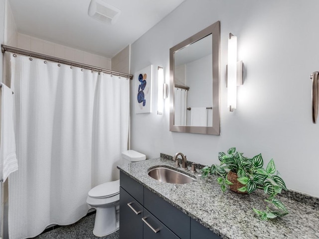 40 N Interstate 35 Unit 2D1, Austin, TX 78701 - full bathroom featuring vanity and curtained shower