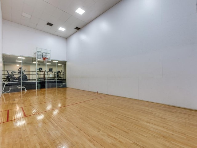 40 N Interstate 35 Unit 2D1, Austin, TX 78701 - view of basketball court featuring community basketball court