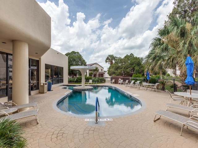 40 N Interstate 35 Unit 2D1, Austin, TX 78701 - community pool featuring a patio