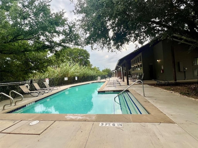 1201 Grove Blvd Unit 1502, Austin, TX 78741 - community pool with a patio
