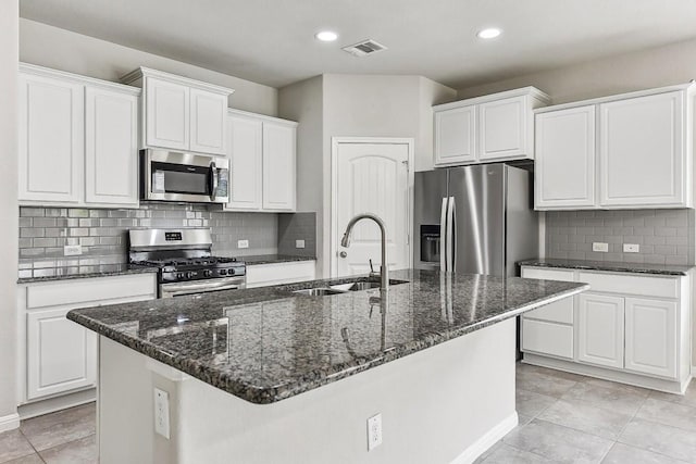 513 Heinatz Flat Ln, Leander, TX 78641 - kitchen with stainless steel appliances, white cabinetry, a center island with sink, tasteful backsplash, and recessed lighting