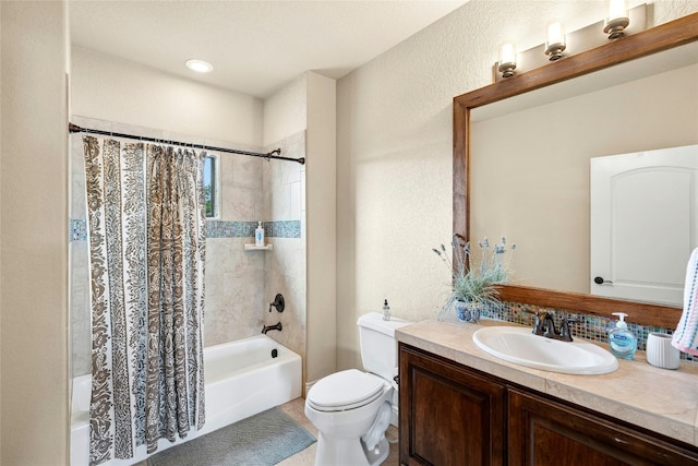 1073 Las Brisas Dr, Canyon Lake, TX 78133 - full bath with shower / tub combo with curtain, vanity, and a textured wall