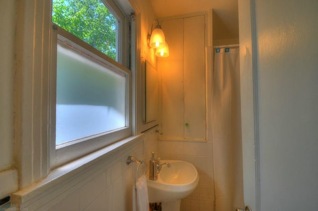4415 Ave D Ave, Austin, TX 78751 - full bath with plenty of natural light and a shower with curtain