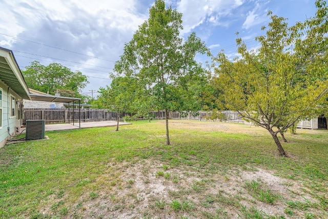 914 Hermitage Dr, Austin, TX 78753 - fenced backyard featuring a patio area