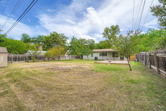 914 Hermitage Dr, Austin, TX 78753 - fenced backyard with a wooden deck