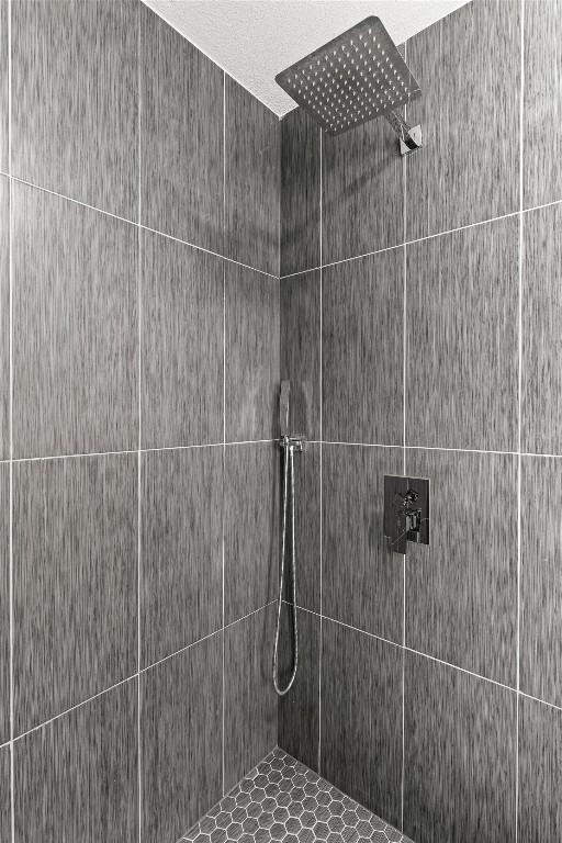 109 Campfire Cir, Copperas Cove, TX 76522 - full bath featuring a tile shower