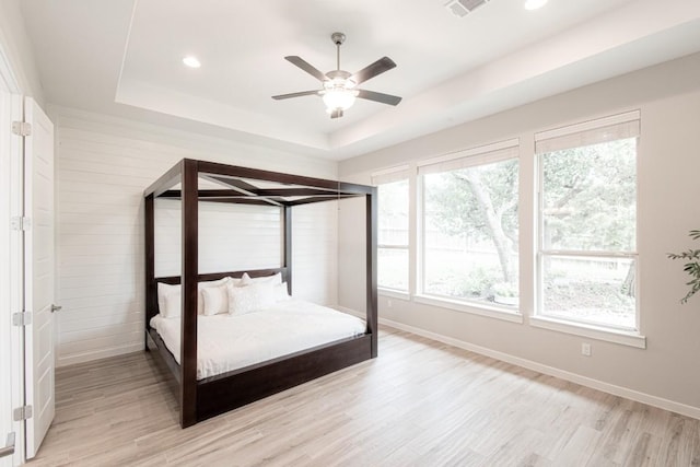 716 Dayridge Dr, Dripping Springs, TX 78620 - bedroom featuring a tray ceiling, light wood-type flooring, recessed lighting, and a ceiling fan