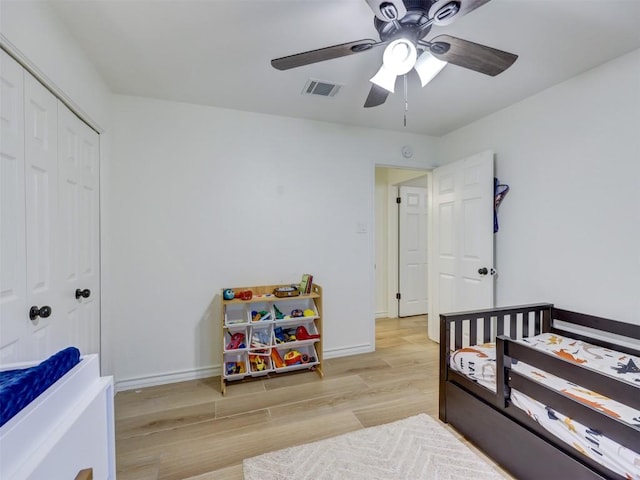 910 Blue Spring Cir, Round Rock, TX 78681 - bedroom with light wood-type flooring, a closet, and a ceiling fan
