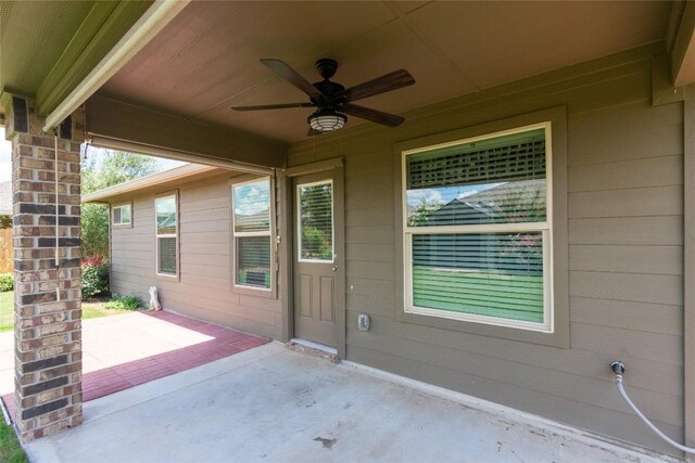 232 Reagor Dr, Taylor, TX 76574 - view of patio / terrace featuring a ceiling fan
