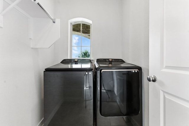 8100 Copper Prairie Bnd, Lago Vista, TX 78645 - laundry area with washing machine and clothes dryer