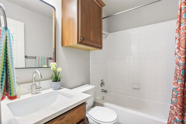 216 Watergate Way, Hutto, TX 78634 - bathroom featuring vanity and shower / bathtub combination with curtain